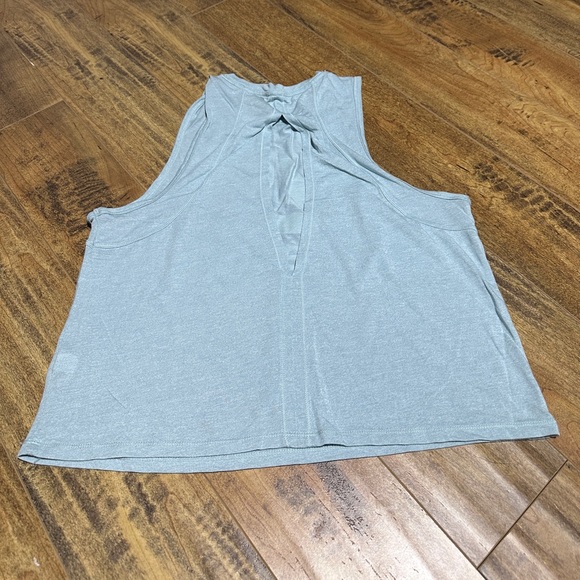 2 Reebok Workout Tanks - Picture 3 of 5